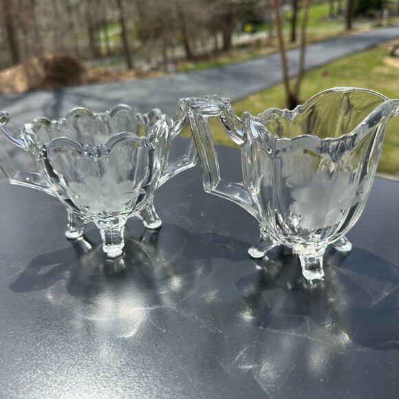 #957 VINTAGE EARLY AMERICAN CREAMER AND SUGAR SET BY INDIANA GLASS - Picture 1 of 11